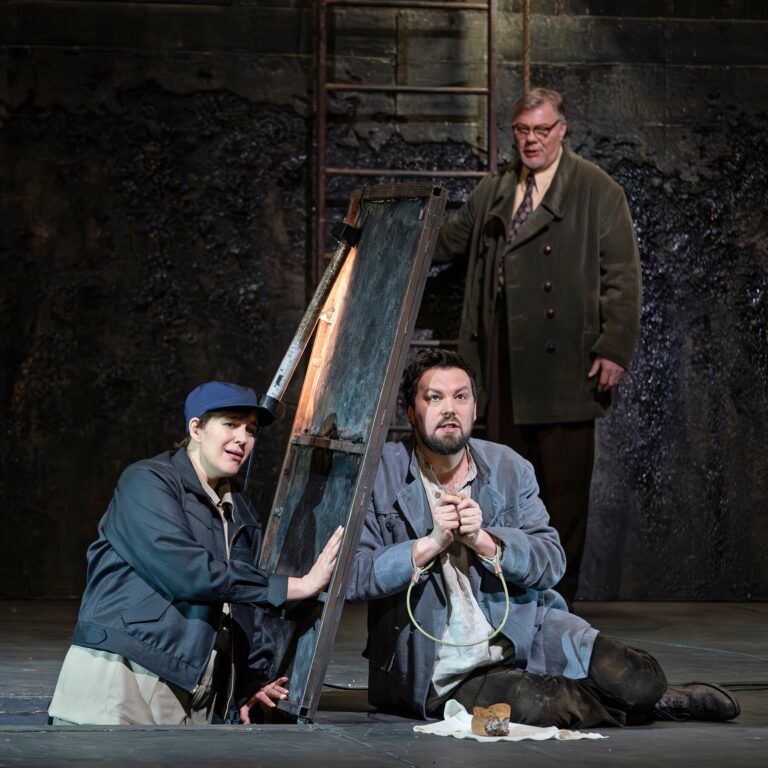 Review With Fidelio The Met Opera Does What It Does Best The New York Times