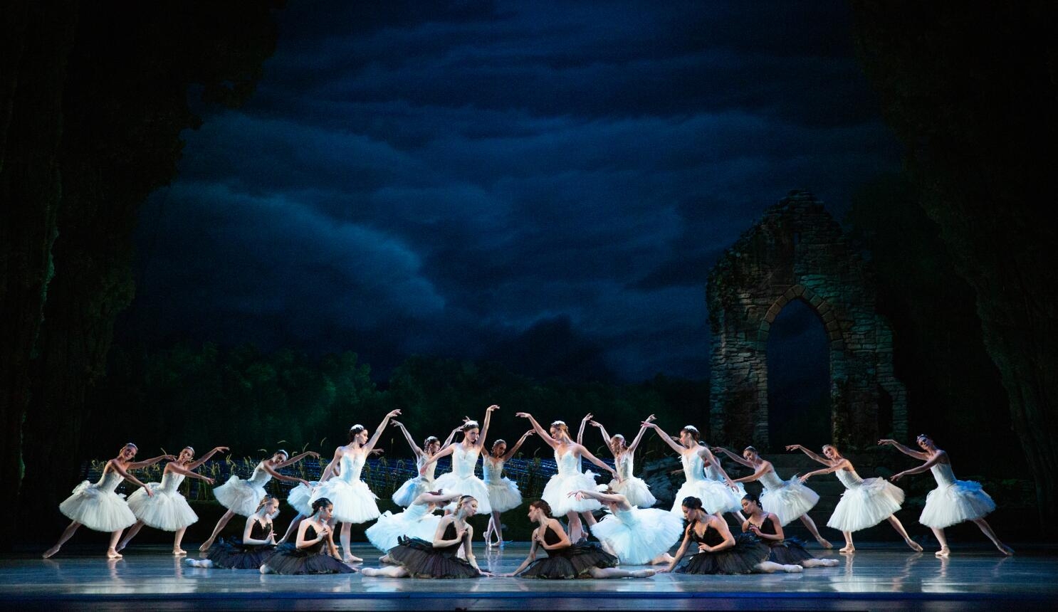  Swan Lake Balanchine And Alma Deutscher A Dance Superbloom Los Angeles Times